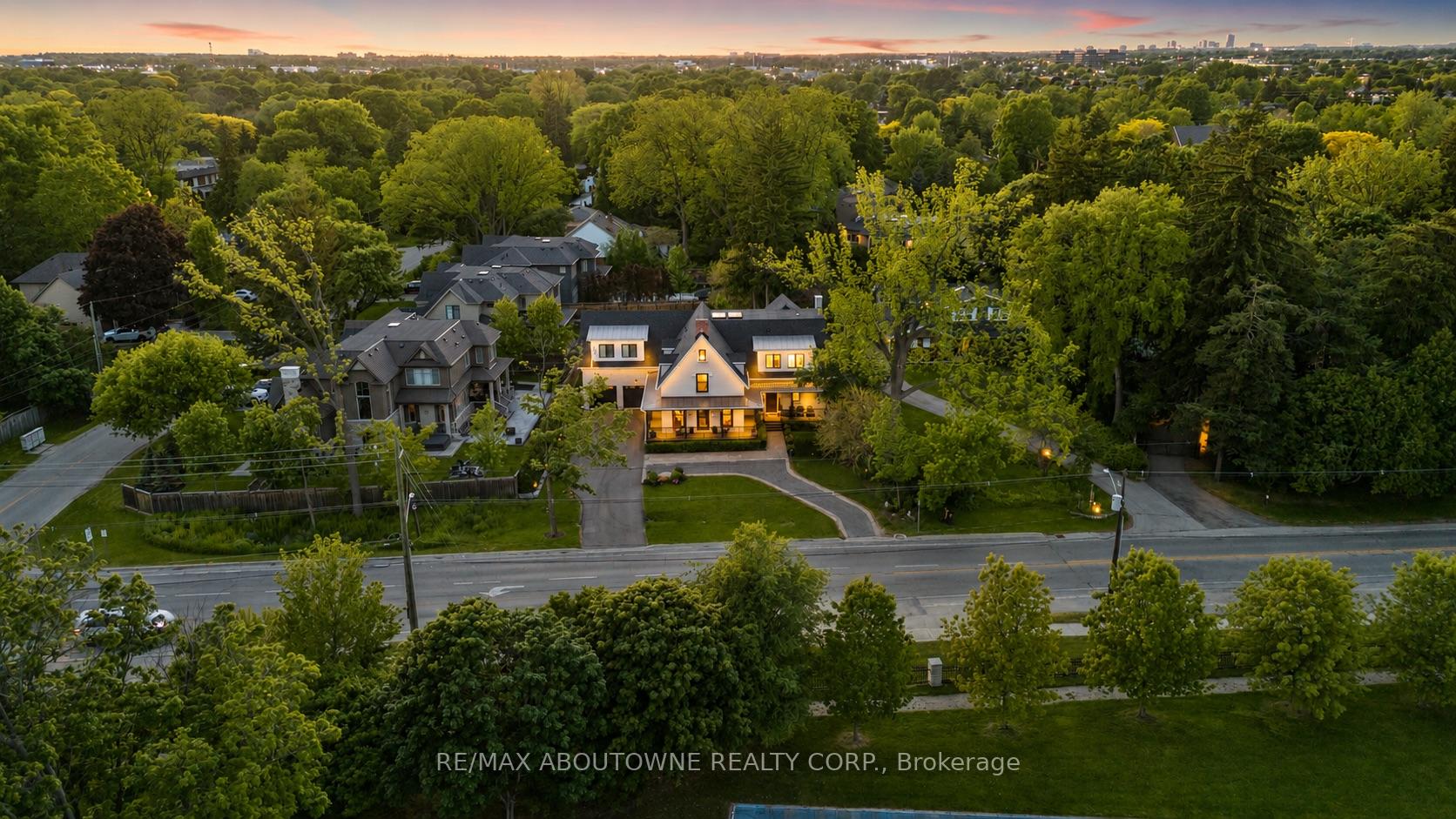 489 Lakeshore Road W