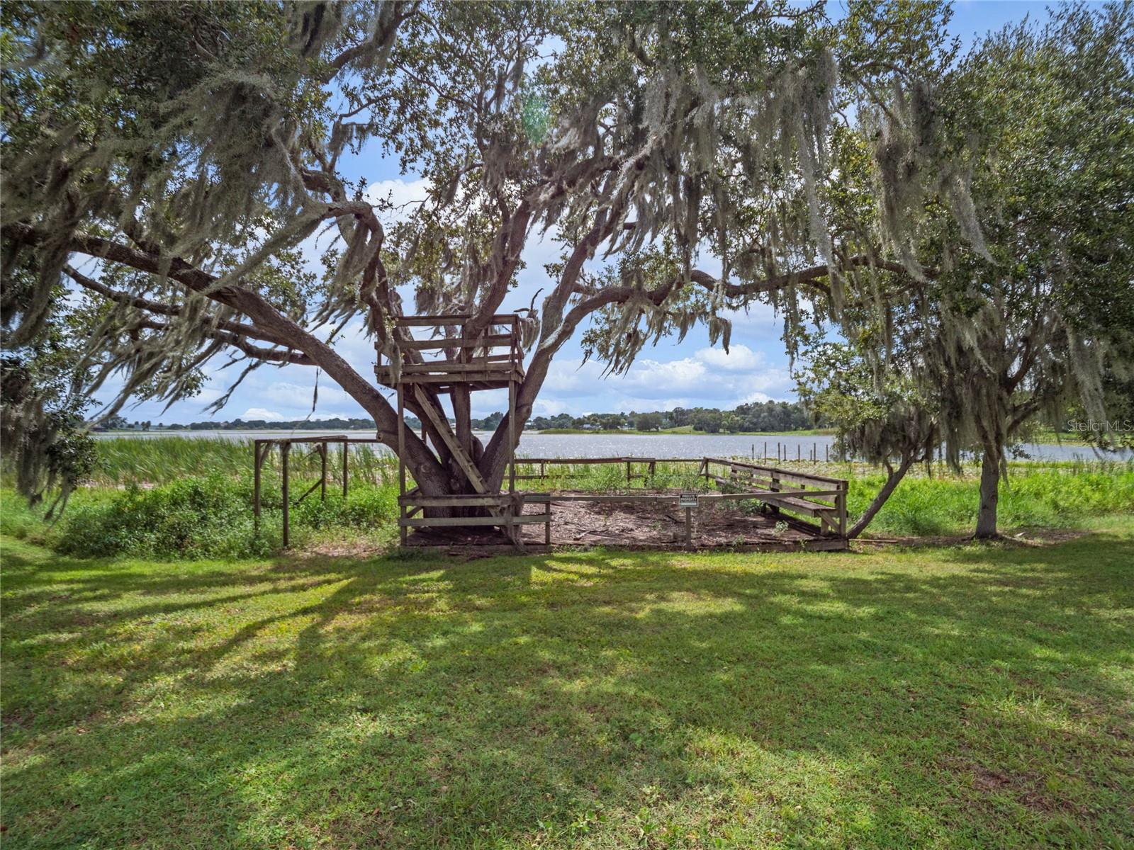 260 DEER ISLE DR