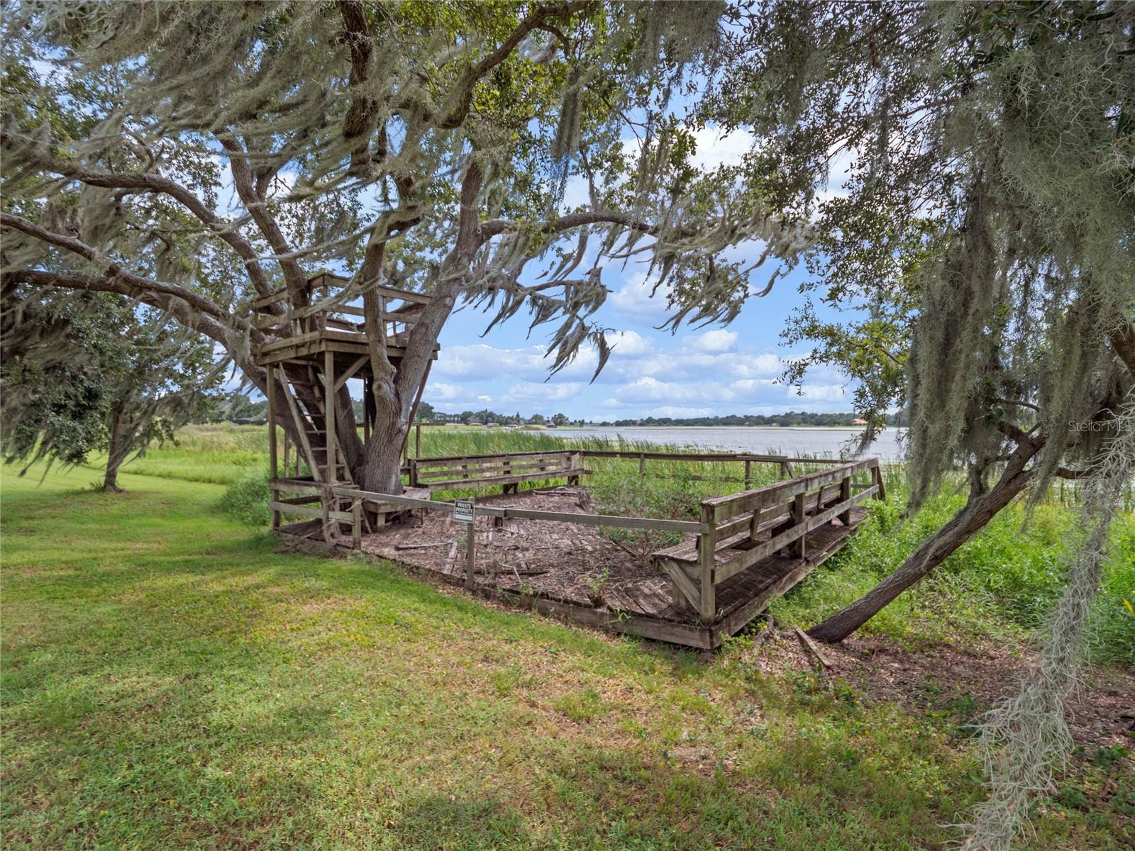 260 DEER ISLE DR
