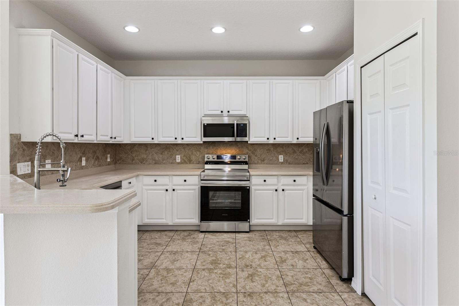 2332 BLACK LAKE BLVD