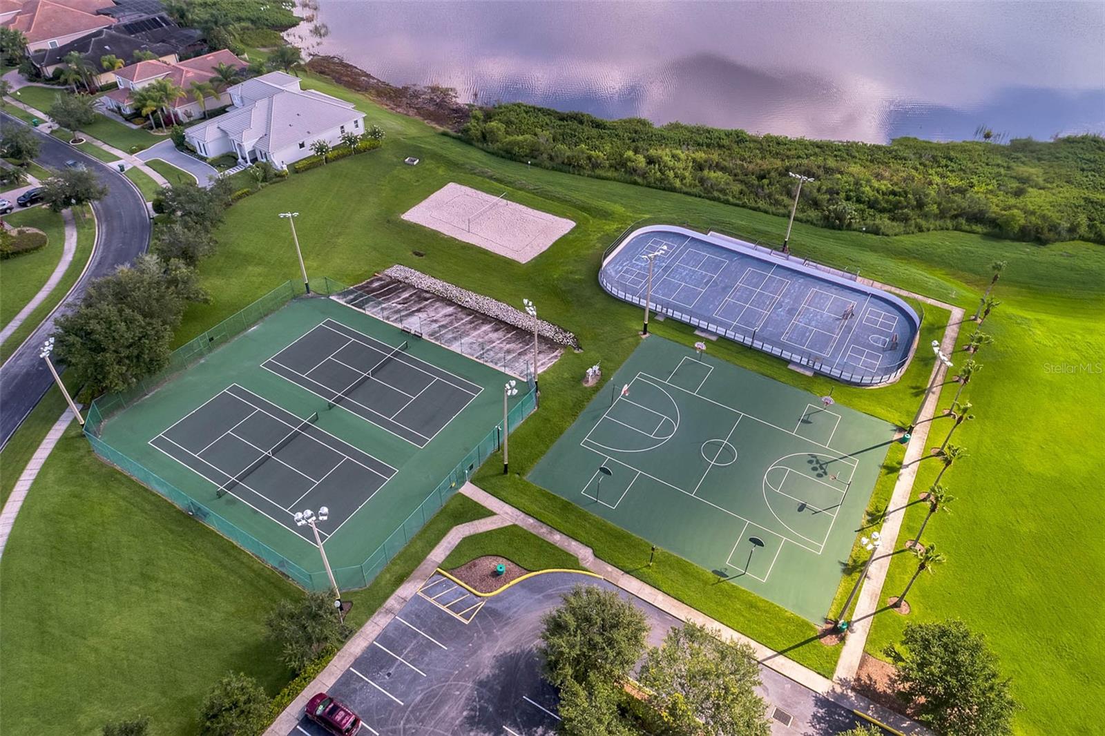 2332 BLACK LAKE BLVD