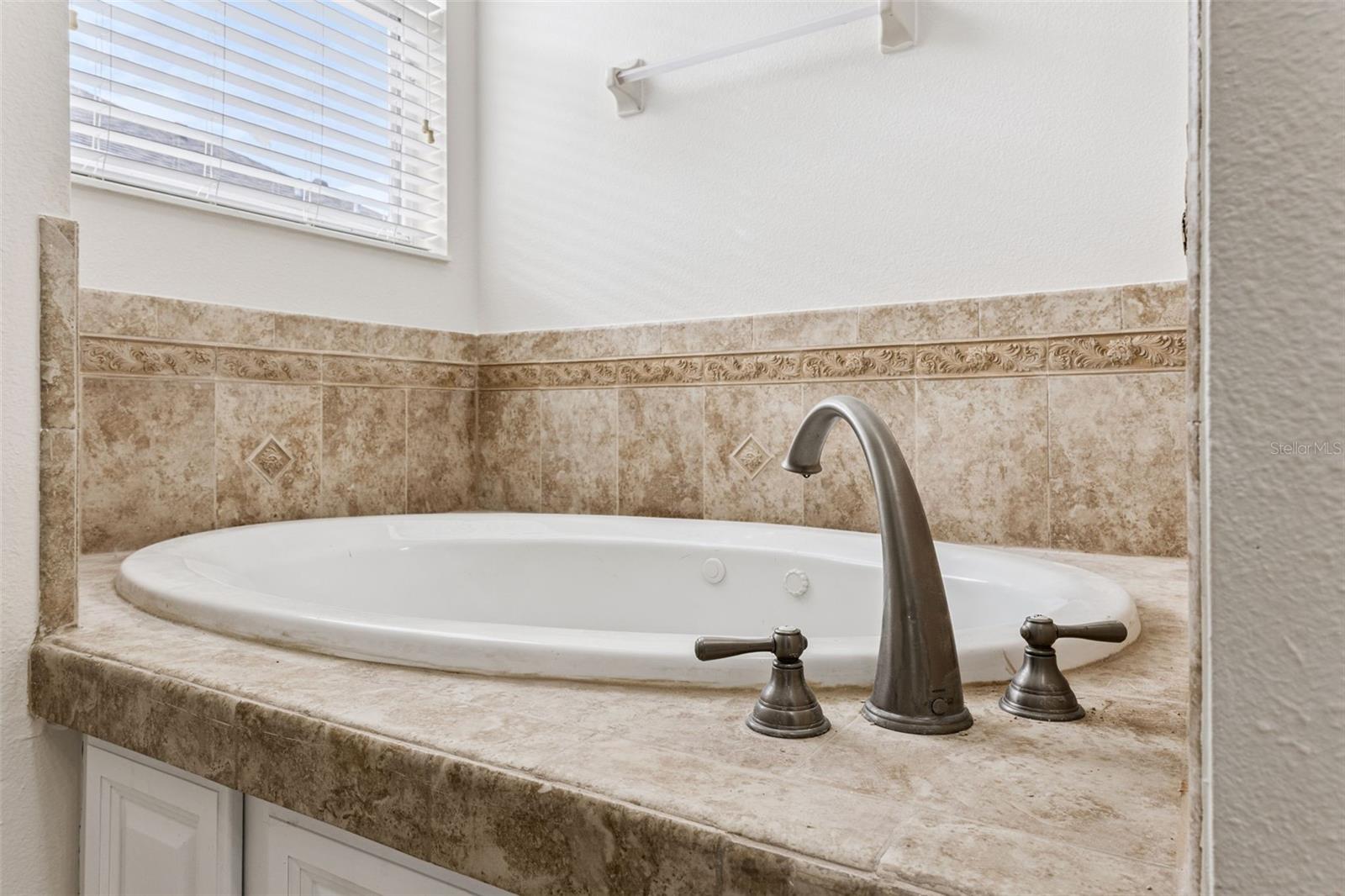 2332 BLACK LAKE BLVD