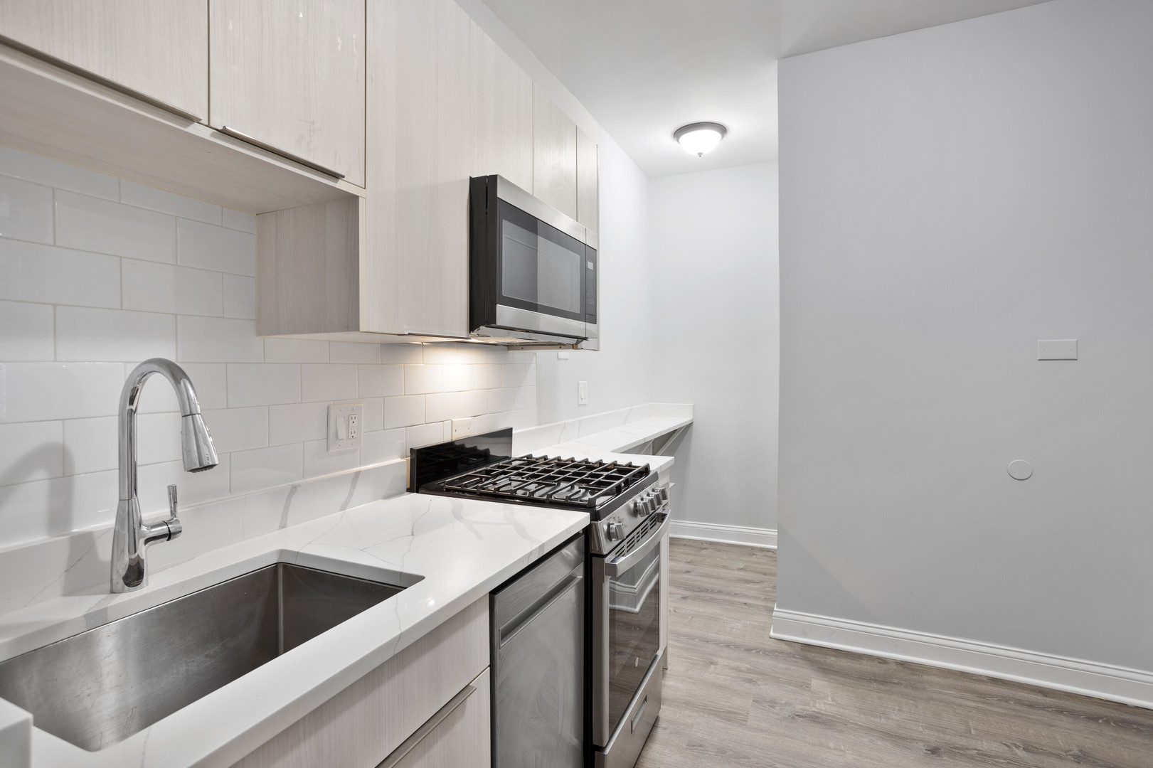 1724 W JUNEWAY Terrace Unit: 2A