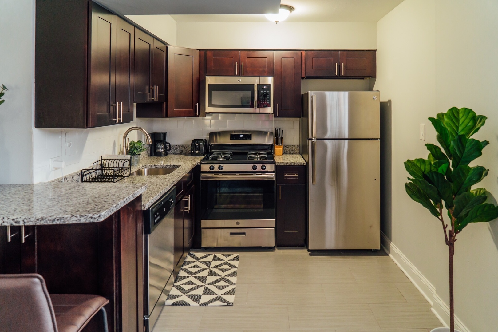 5534 N Kenmore Avenue Unit: 504