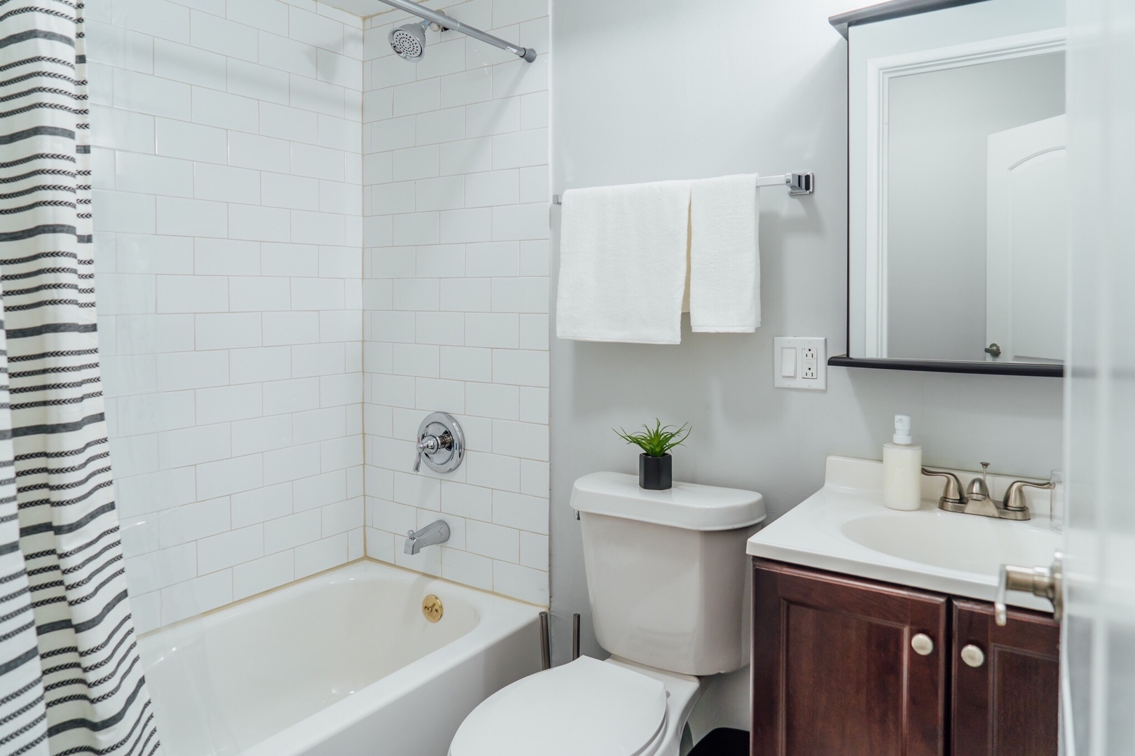 5534 N Kenmore Avenue Unit: 504