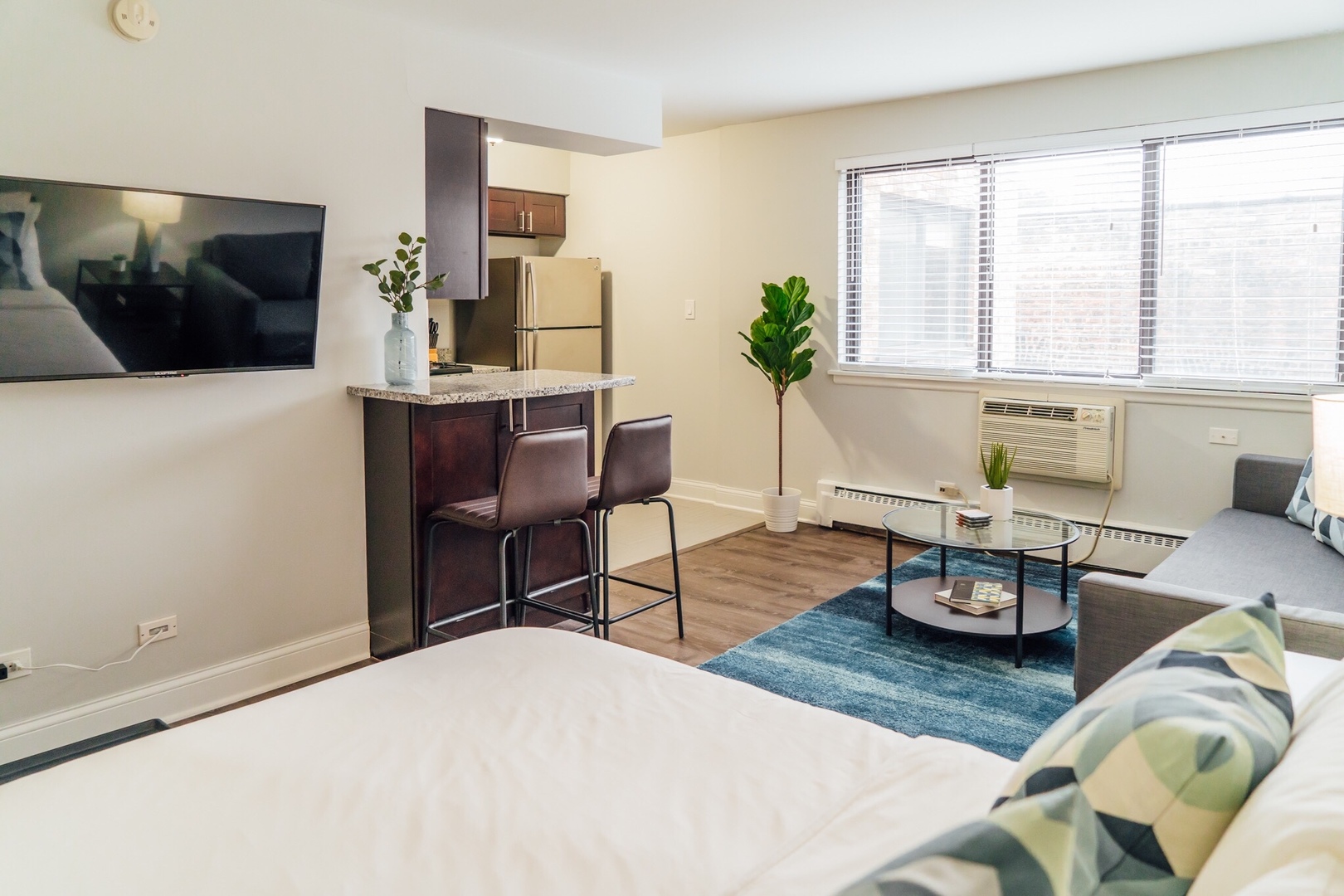 5534 N Kenmore Avenue Unit: 504