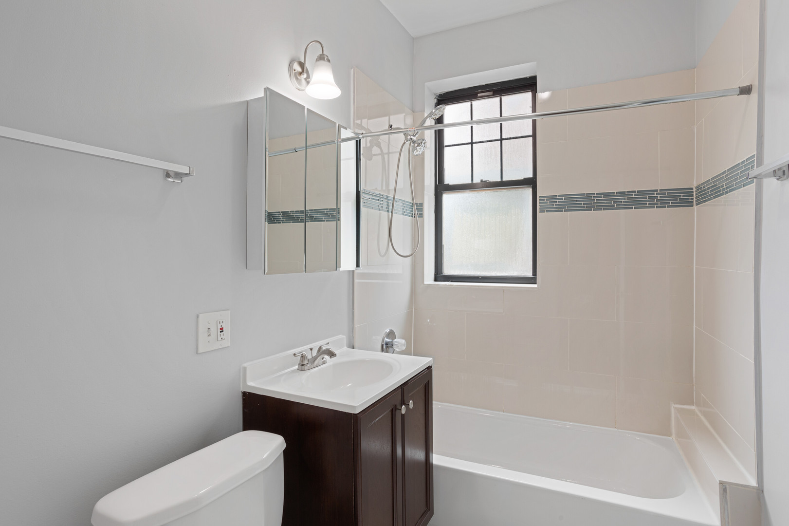 7700 N Marshfield Avenue Unit: 2