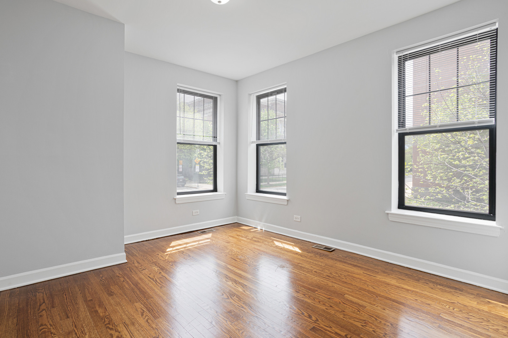 7700 N Marshfield Avenue Unit: 2