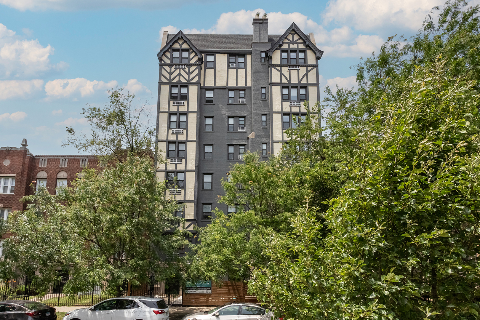5718 N Winthrop Avenue Unit: 712