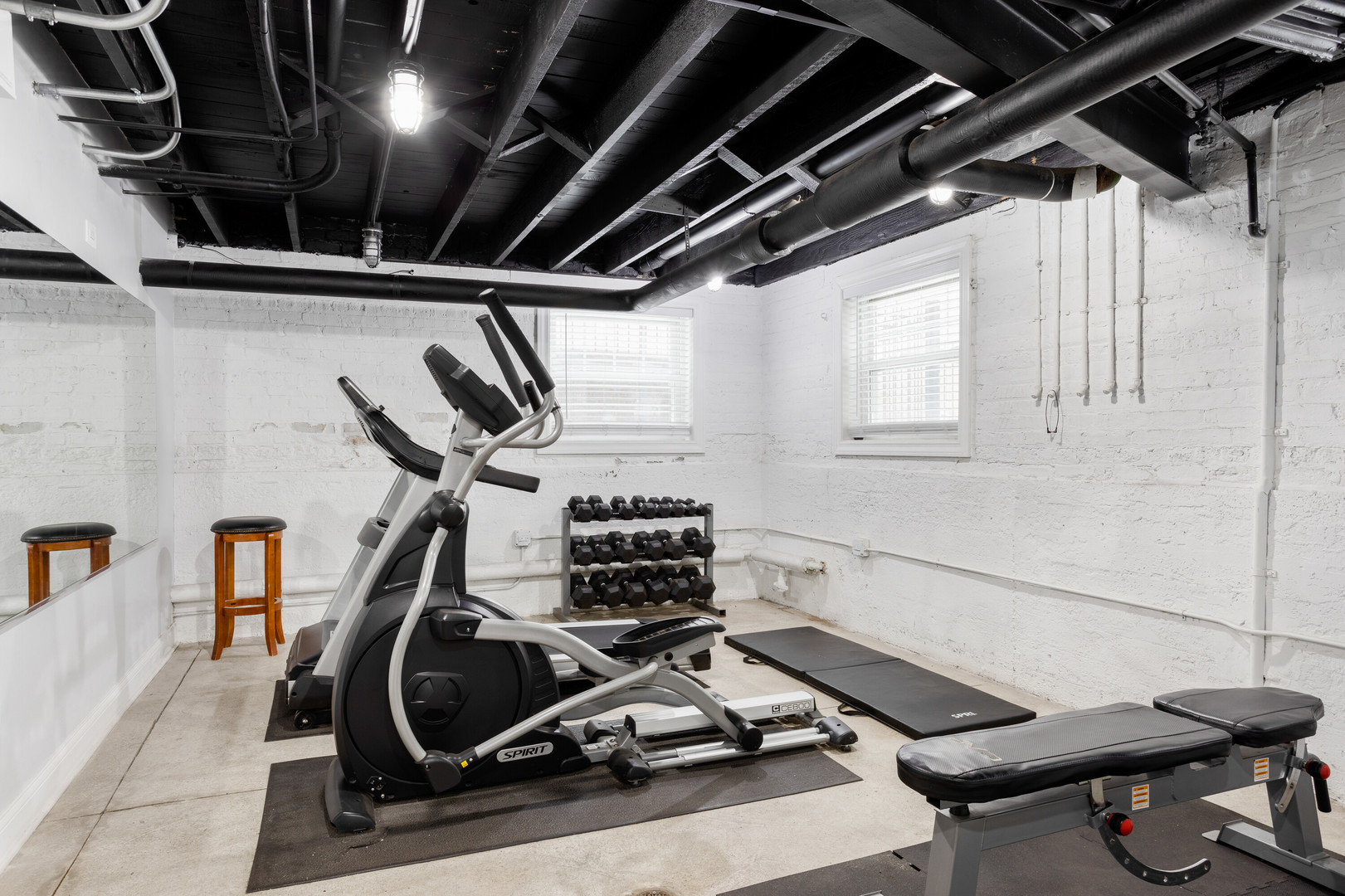 1055 W Glenlake Avenue Unit: 2