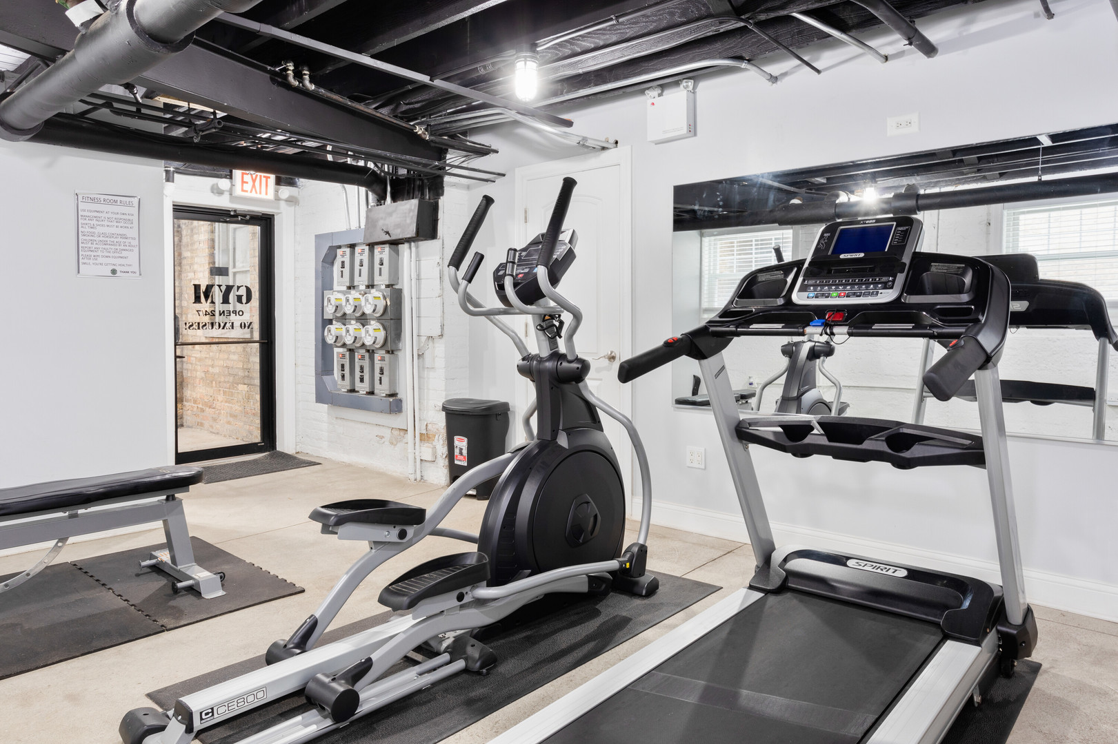 1055 W Glenlake Avenue Unit: 2