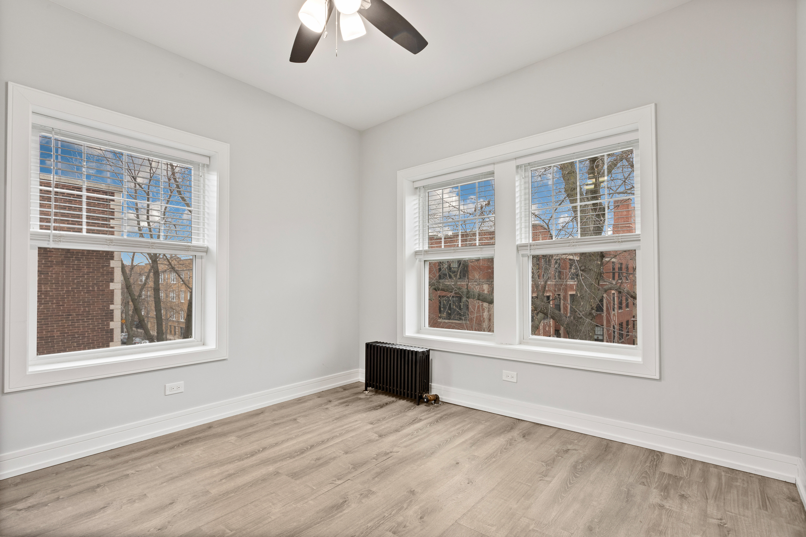 1055 W Glenlake Avenue Unit: 2