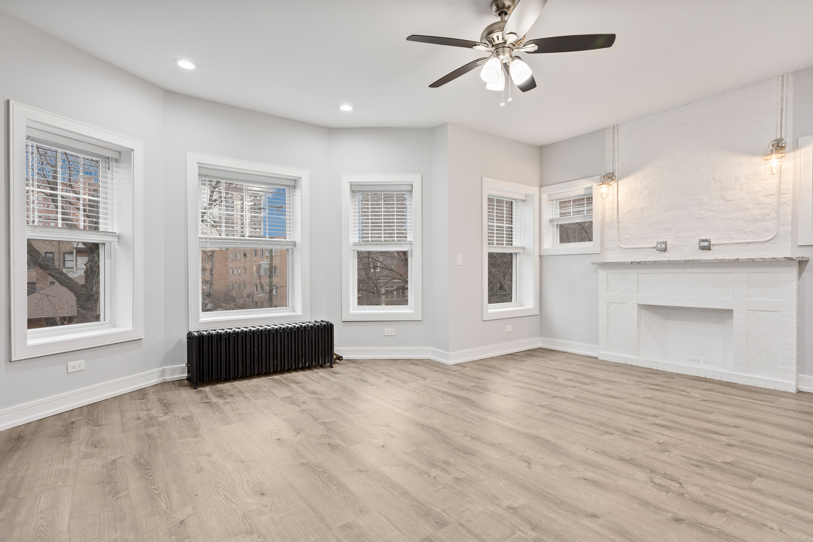 1055 W Glenlake Avenue Unit: 2