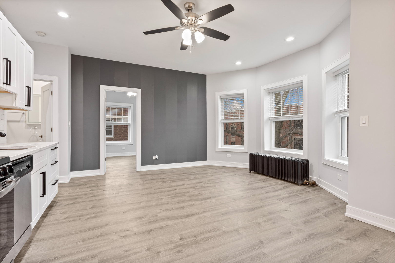 1055 W Glenlake Avenue Unit: 2