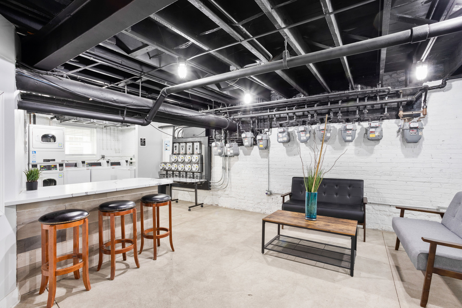 1055 W Glenlake Avenue Unit: 2