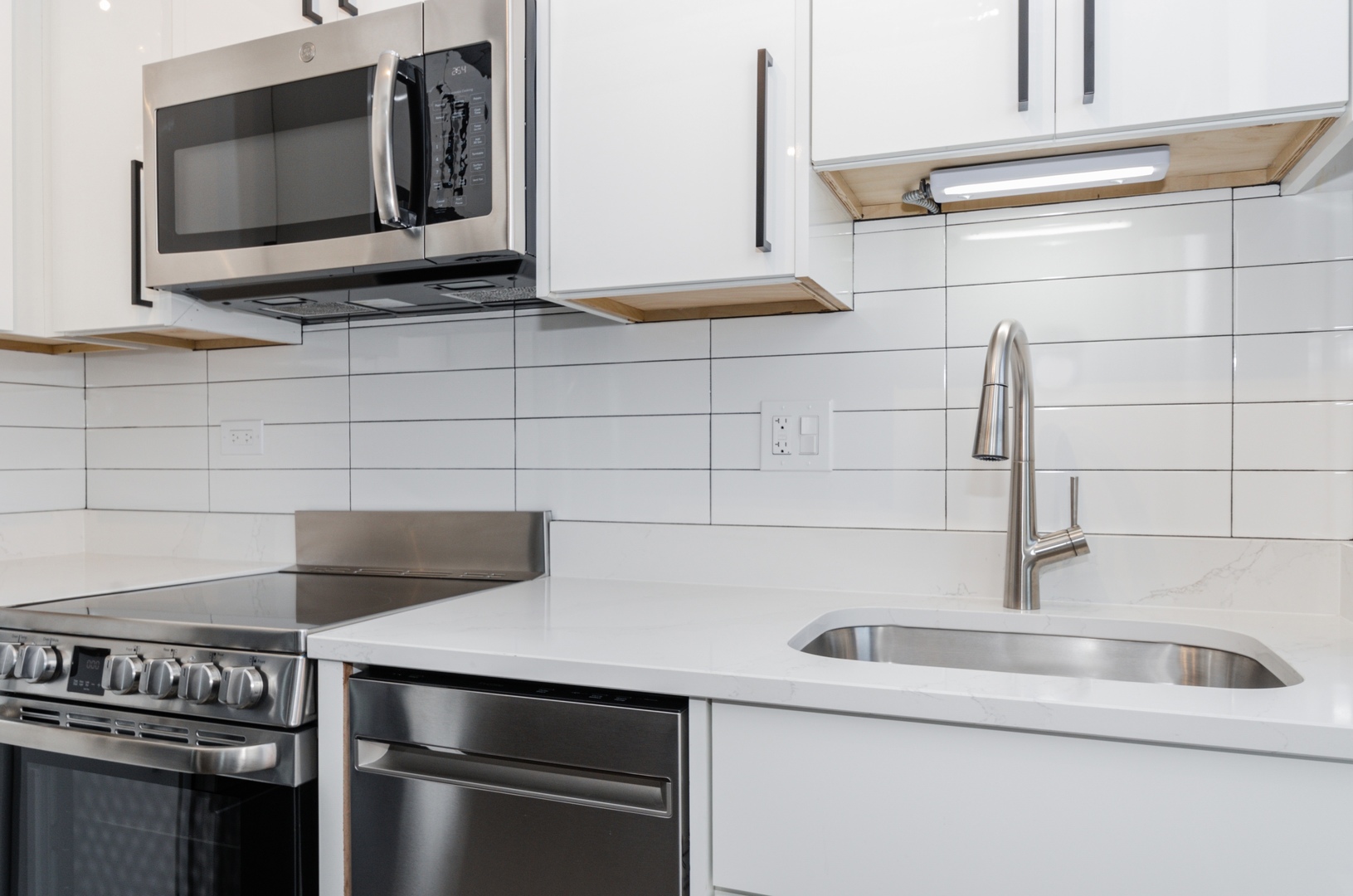 7645 N SHERIDAN Road Unit: 213