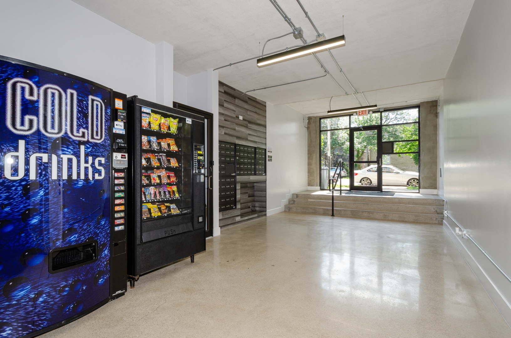 7645 N SHERIDAN Road Unit: 213