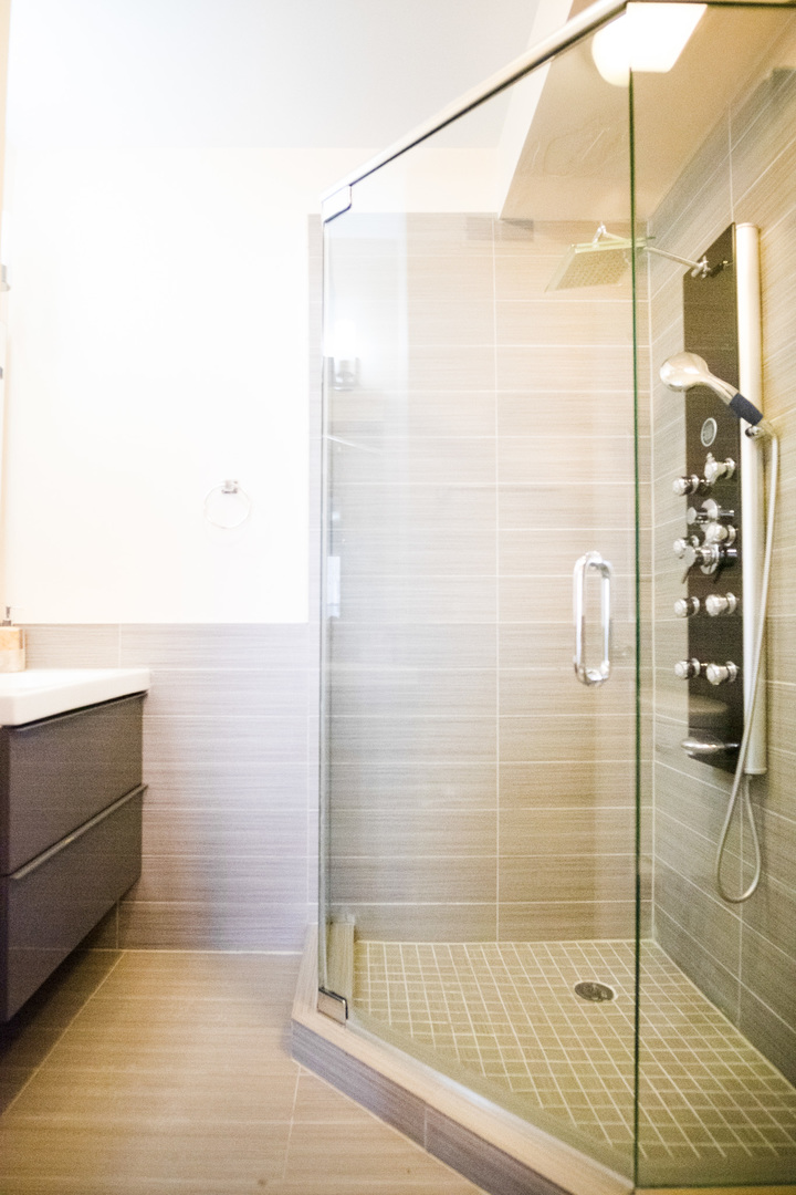 2319 W Rosemont Avenue Unit: 1