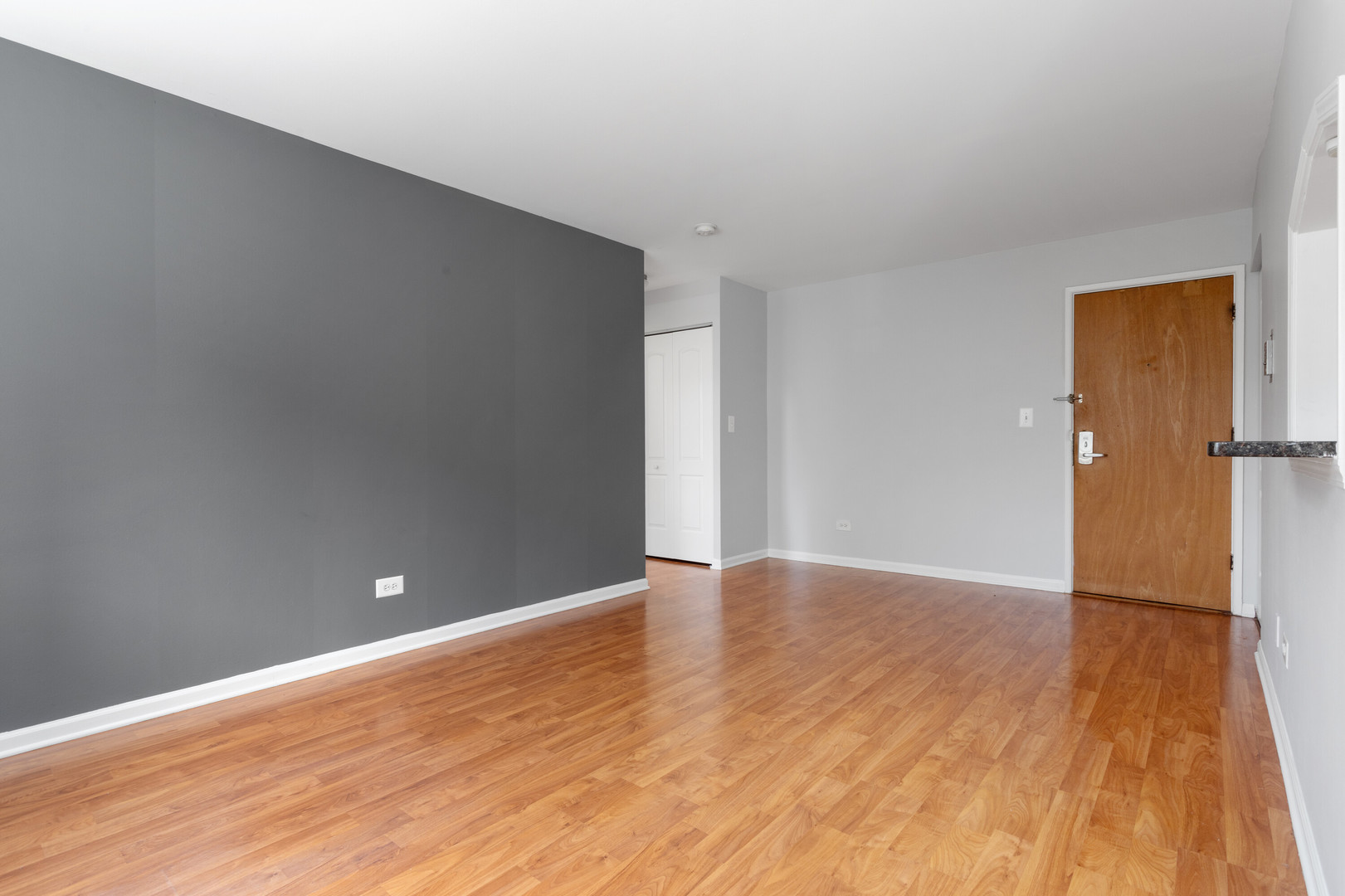 6001 N Kenmore Avenue Unit: 210