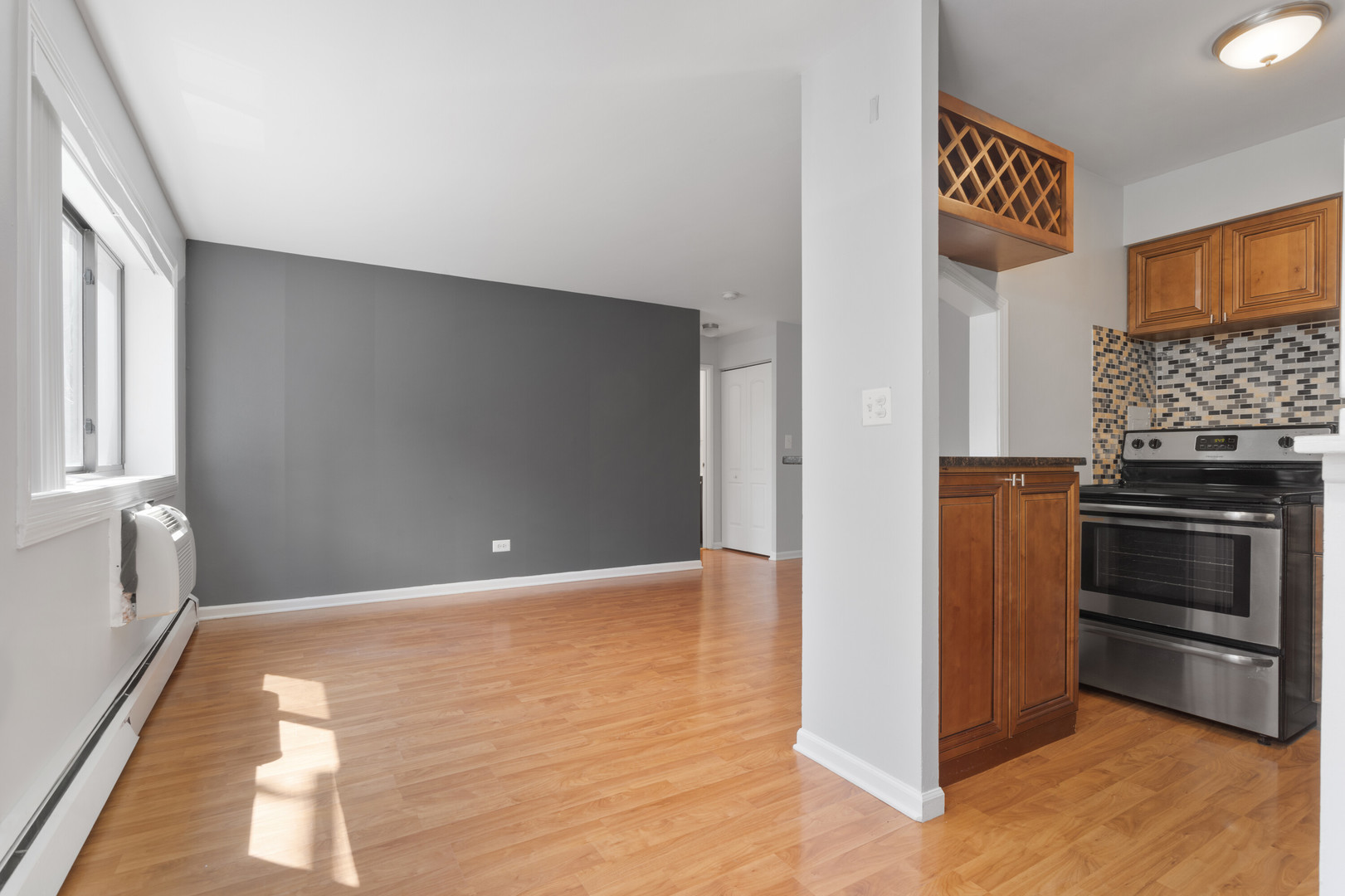 6001 N Kenmore Avenue Unit: 210