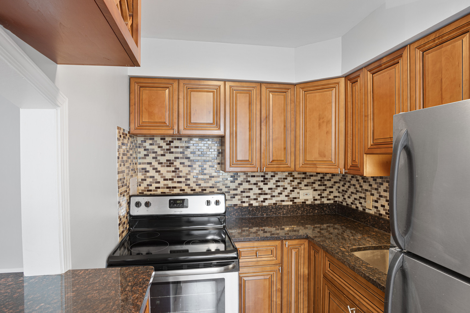 6001 N Kenmore Avenue Unit: 210