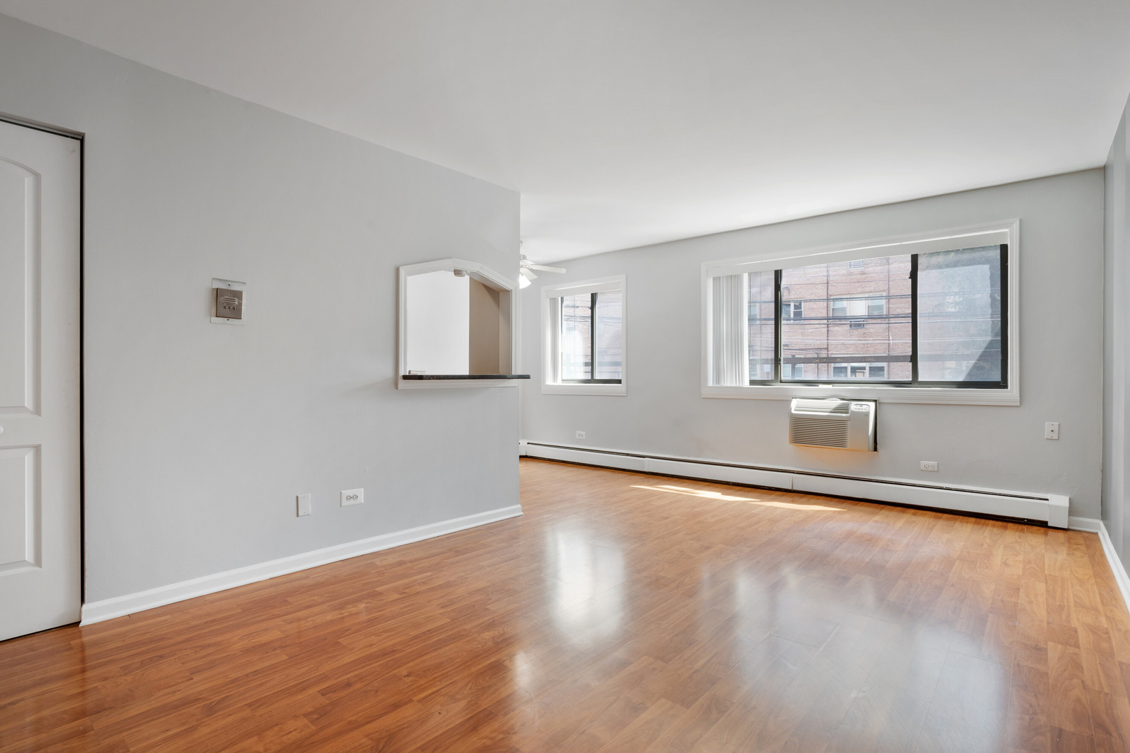 6001 N Kenmore Avenue Unit: 210