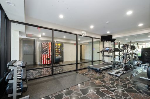 7616 N MARSHFIELD Avenue Unit: 405