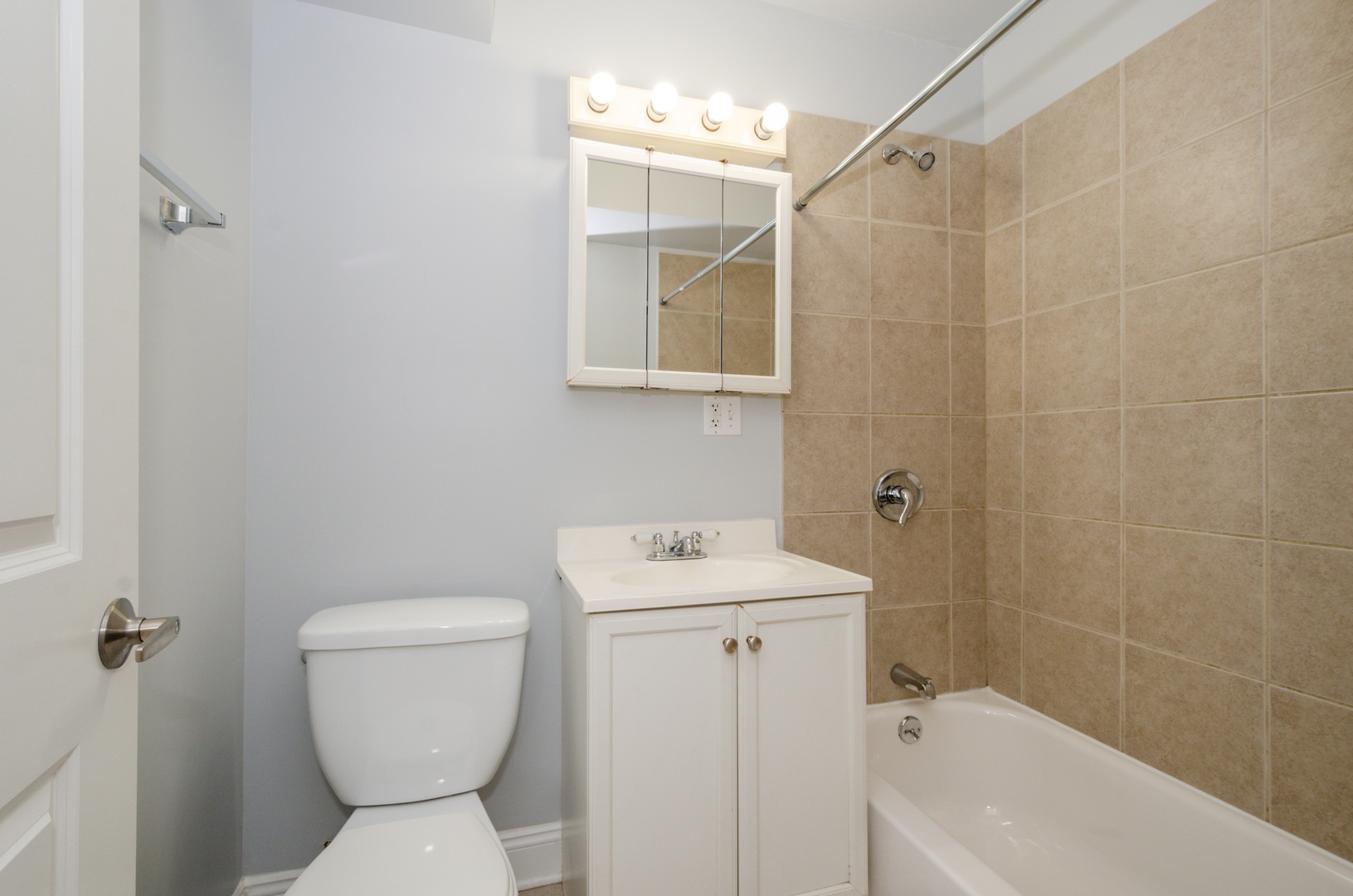 7616 N MARSHFIELD Avenue Unit: 405