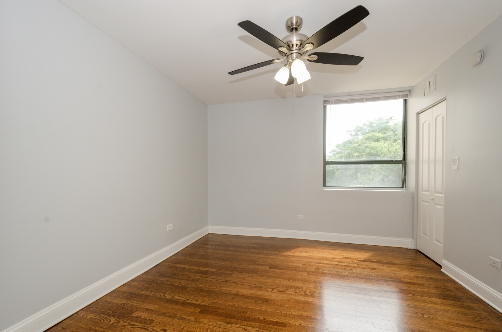 7616 N MARSHFIELD Avenue Unit: 405