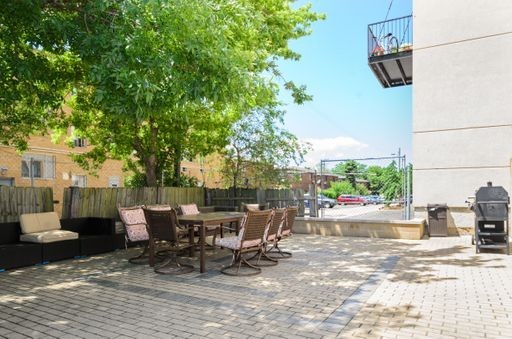 2451 W Howard Street Unit: 204