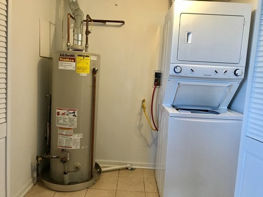 2451 W Howard Street Unit: 204