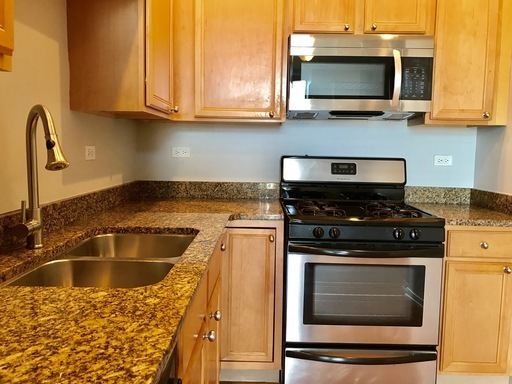 2451 W Howard Street Unit: 204