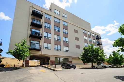 2451 W Howard Street Unit: 204