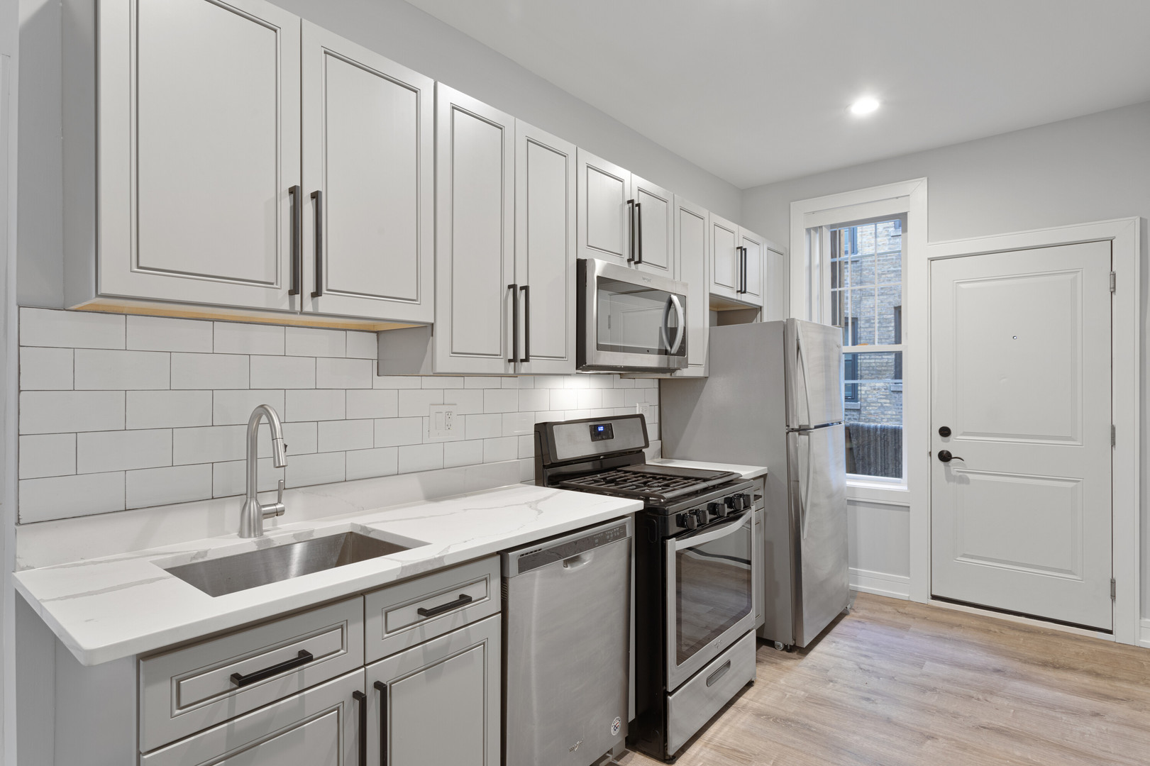 6948 N Wolcott Avenue Unit: 1