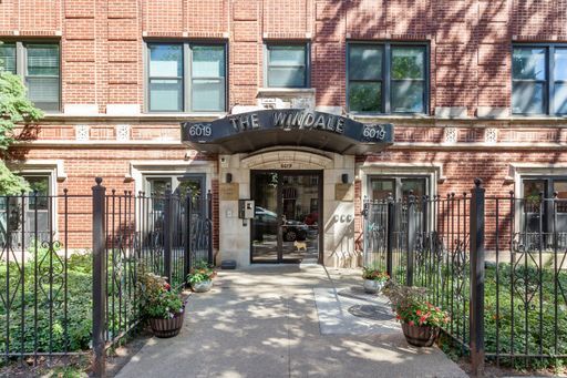 6019 N Winthrop Avenue Unit: 206