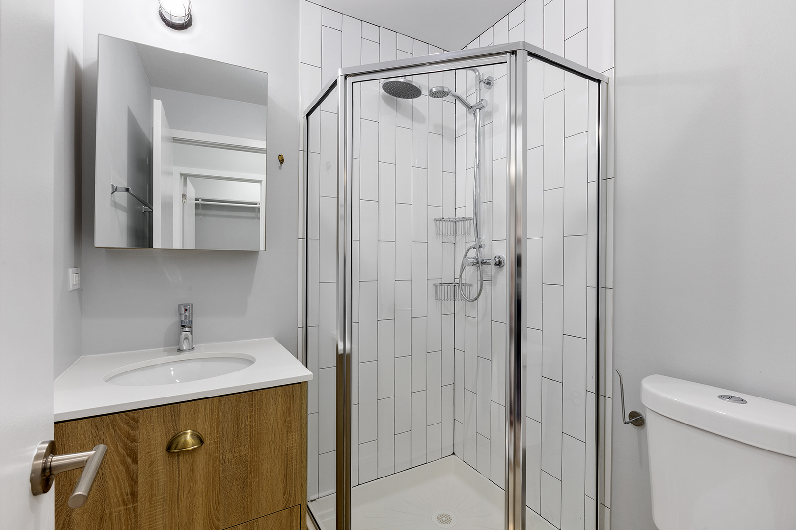 6019 N Winthrop Avenue Unit: 206