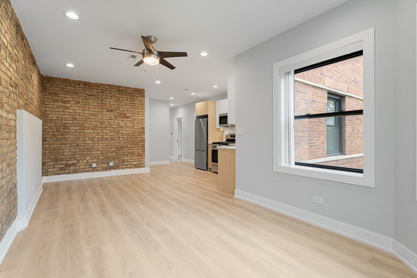 1558 W Juneway Terrace Unit: 2M