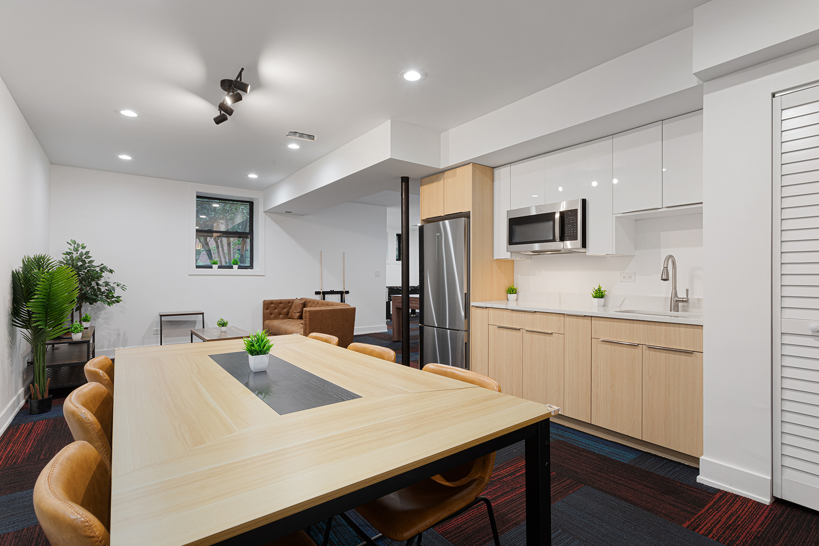 1558 W Juneway Terrace Unit: 2M