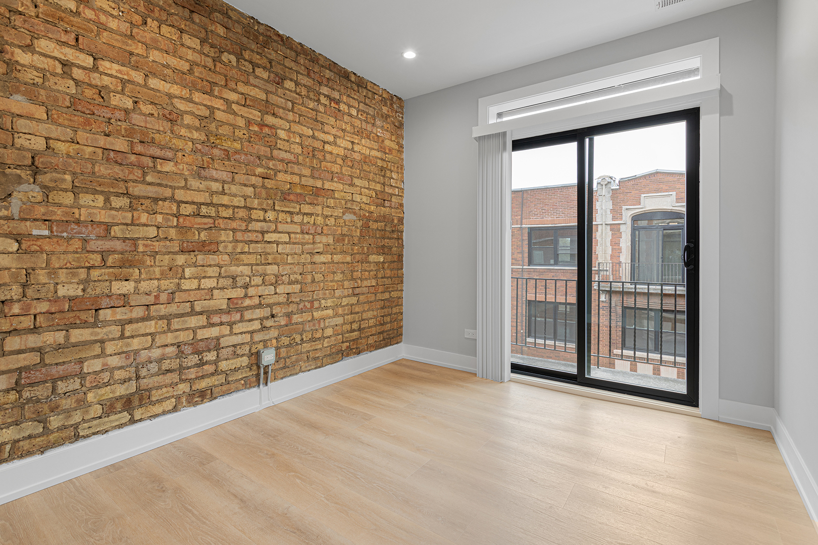 1558 W Juneway Terrace Unit: 2M