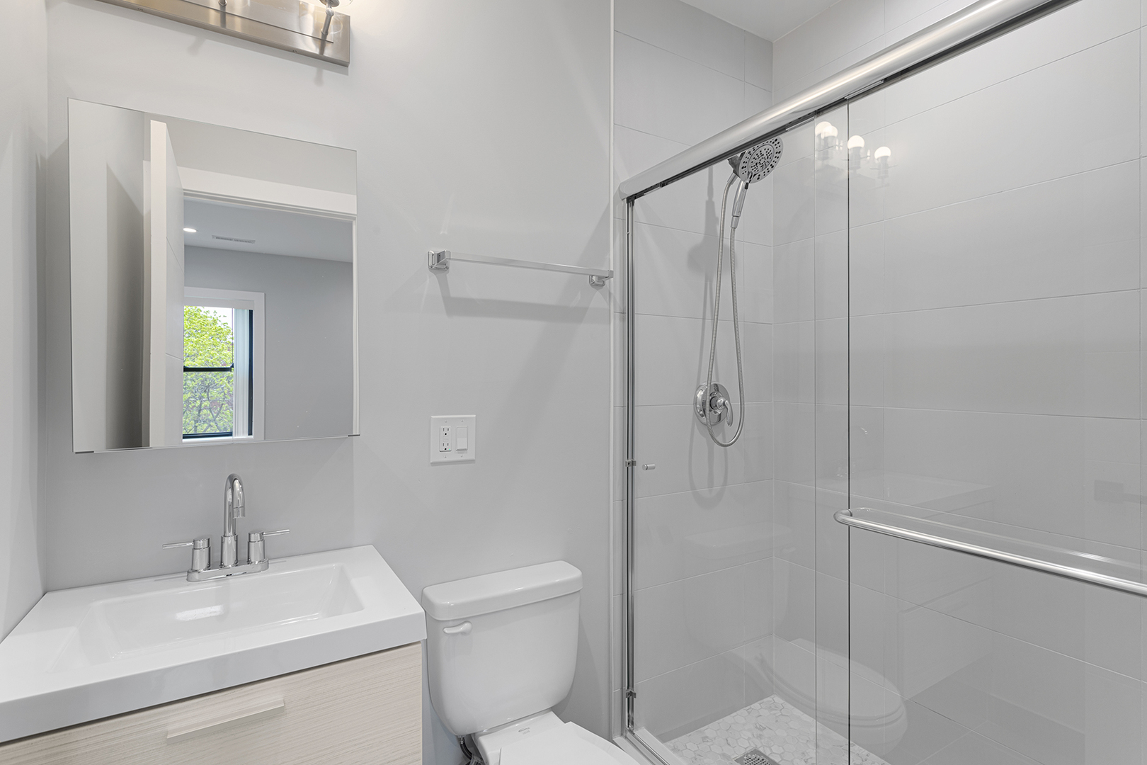 1558 W Juneway Terrace Unit: 2M