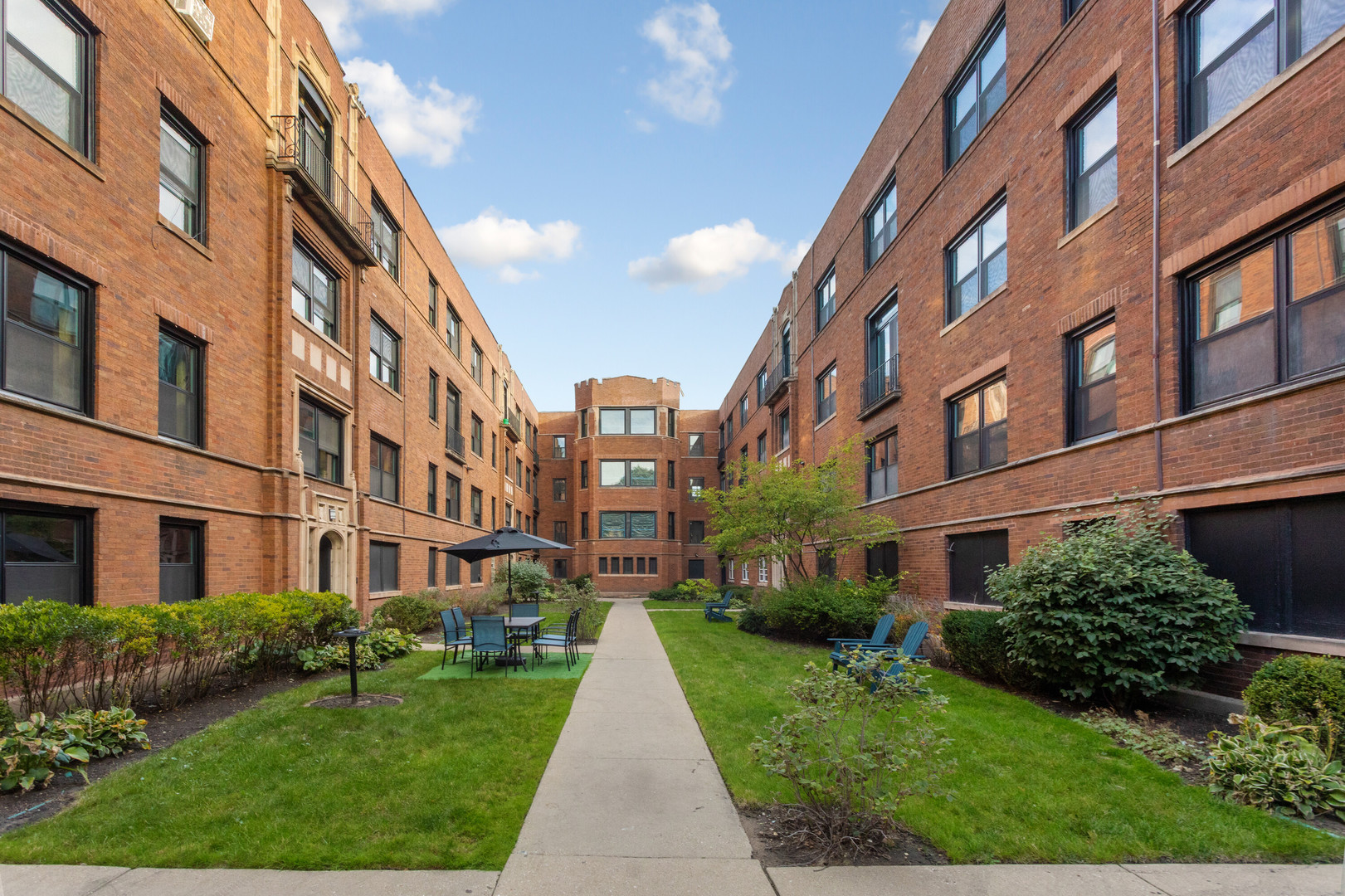 1558 W Juneway Terrace Unit: 2M