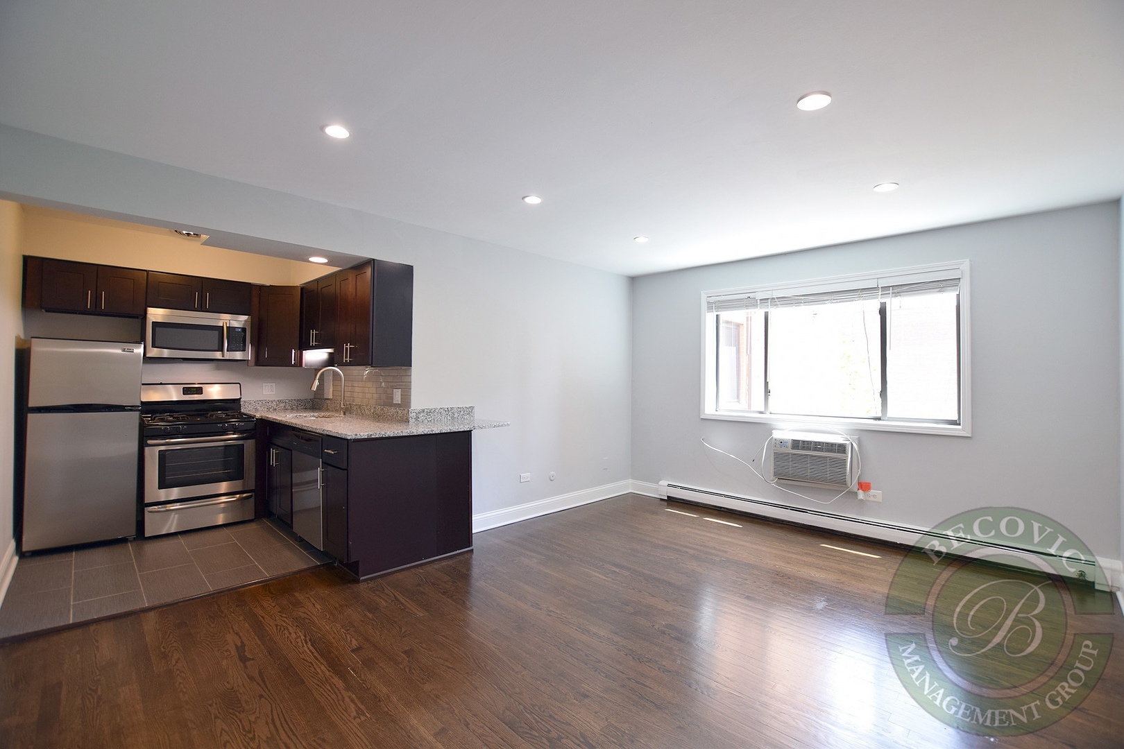 6201 N Kenmore Avenue Unit: 208