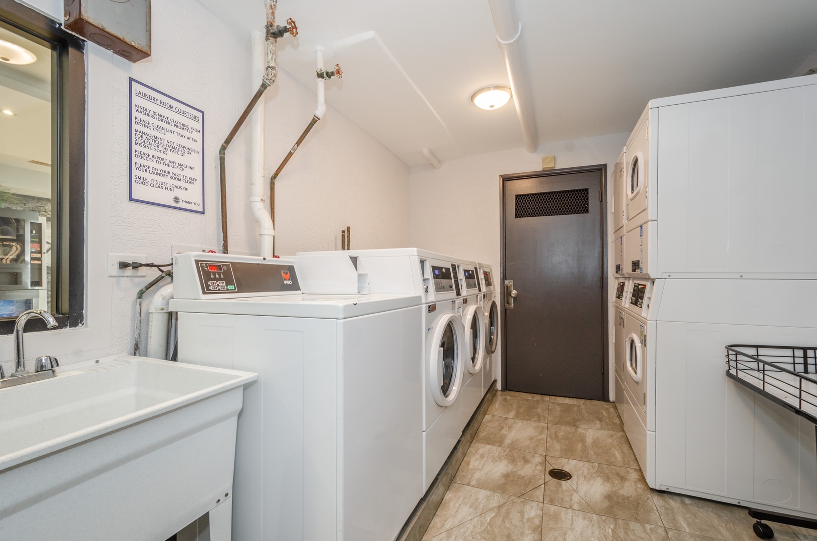 6201 N Kenmore Avenue Unit: 208