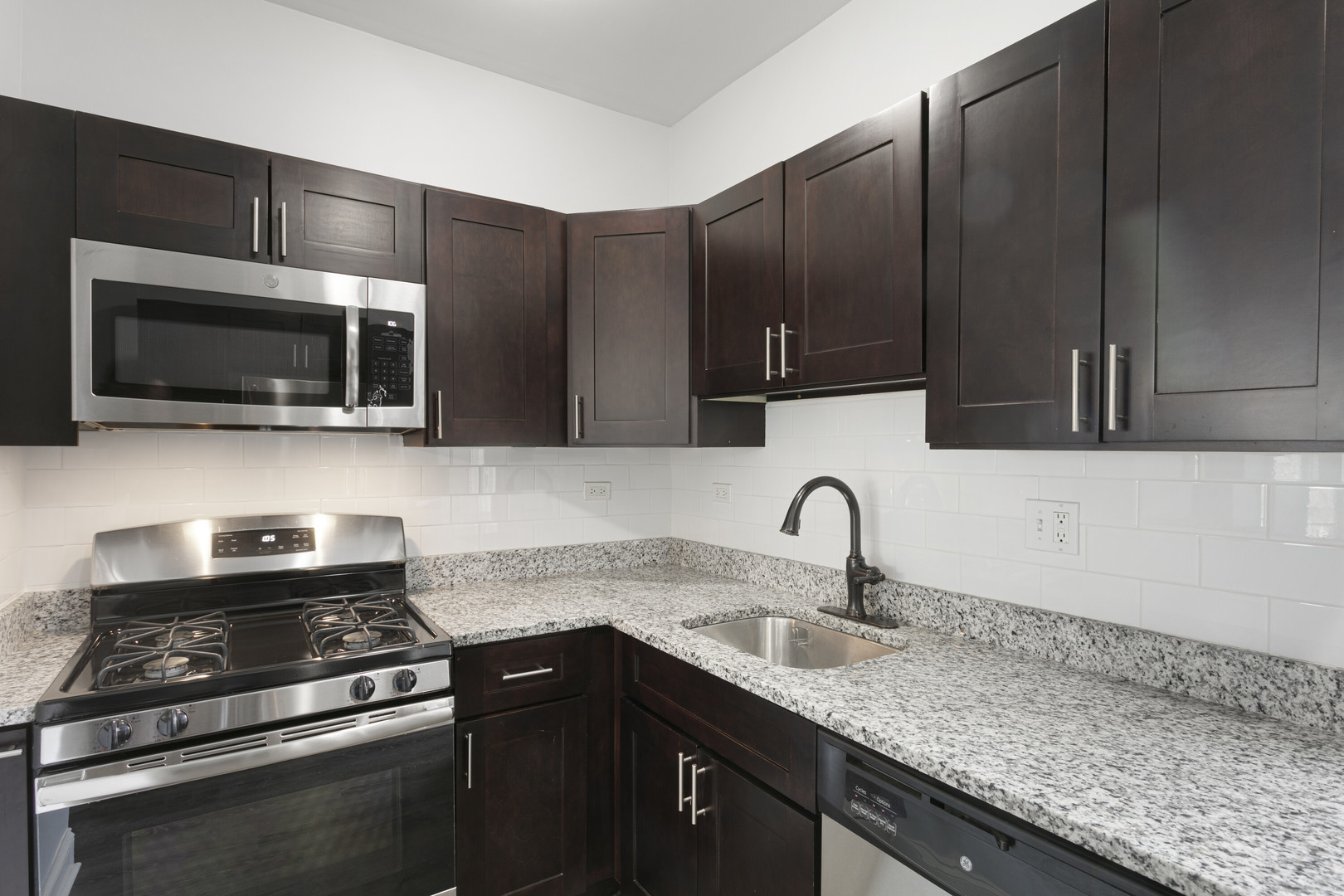 1608 W Sherwin Avenue Unit: 404