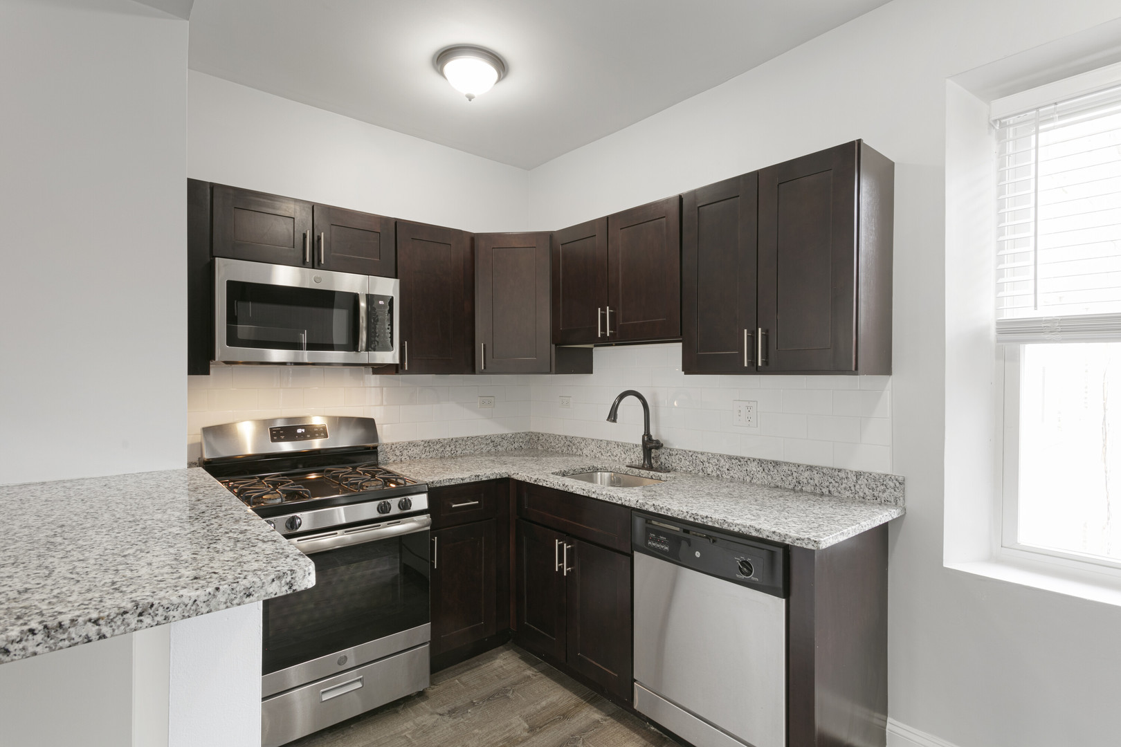 1608 W Sherwin Avenue Unit: 404