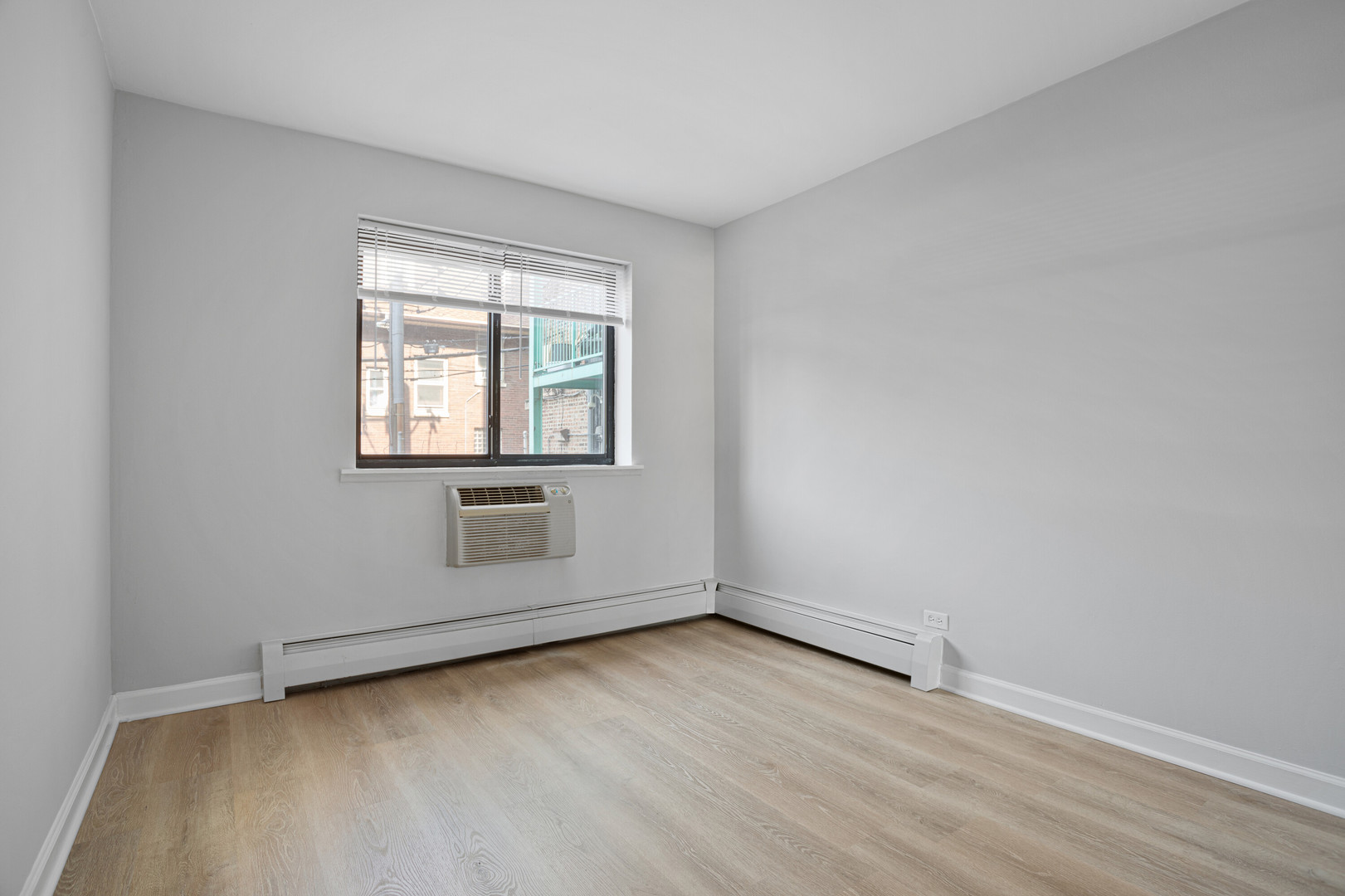 6758 N Sheridan Avenue Unit: 240