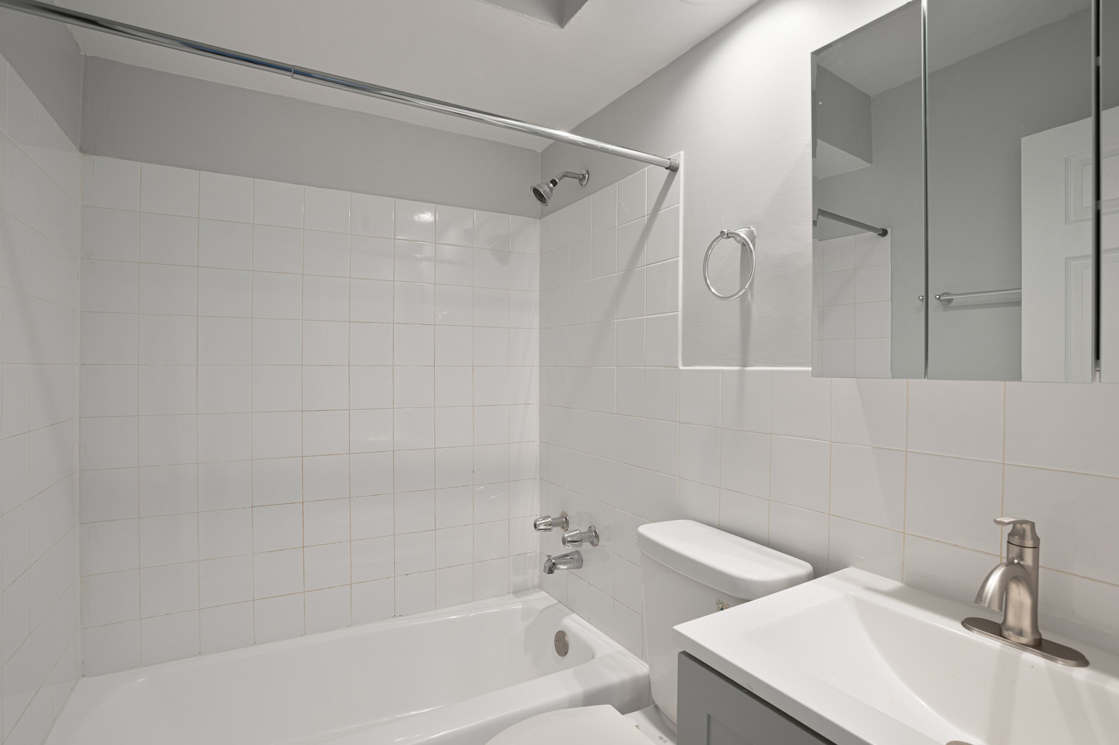 6758 N Sheridan Avenue Unit: 240