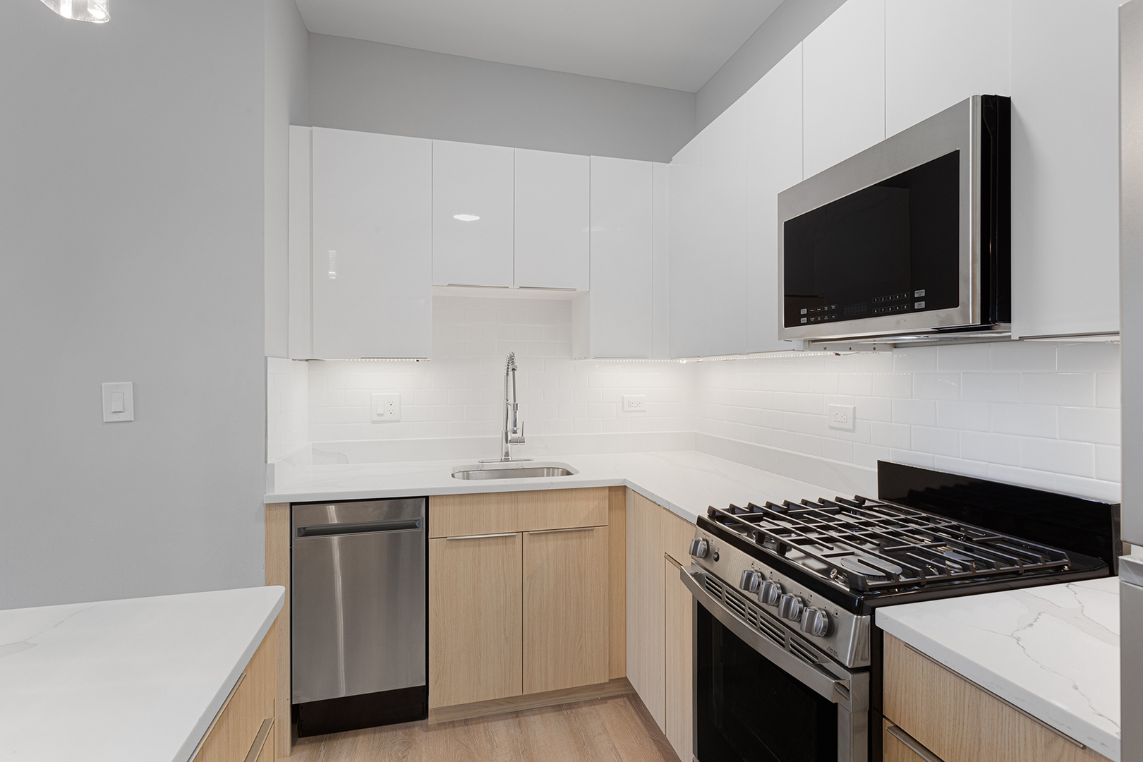 7600 N Sheridan Road Unit: 305