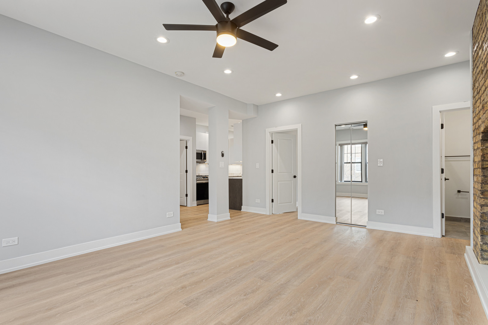 7663 N ROGERS Avenue Unit: 3