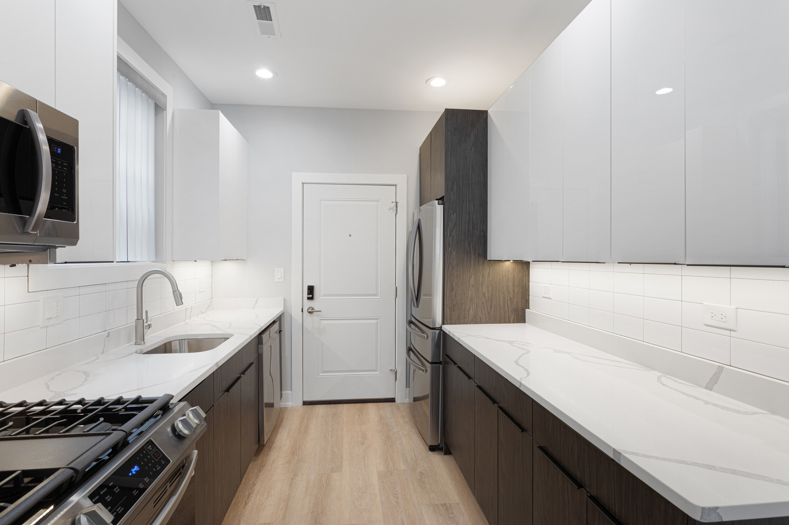 7663 N ROGERS Avenue Unit: 3